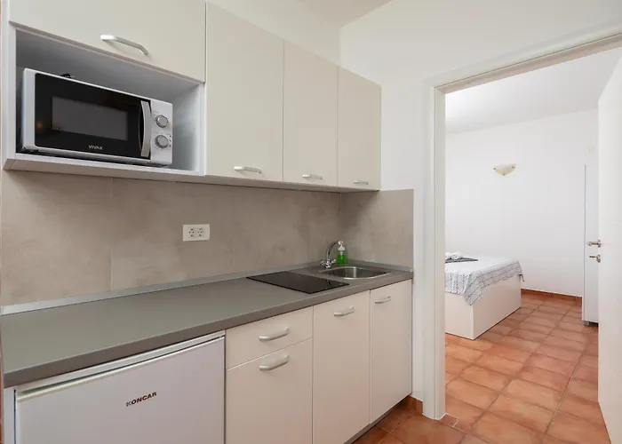 Adriatic Blue ロクヴァ・ロゴズニツァ