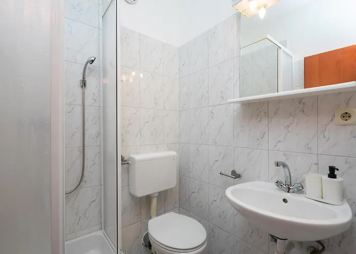 Adriatic Blue ロクヴァ・ロゴズニツァ